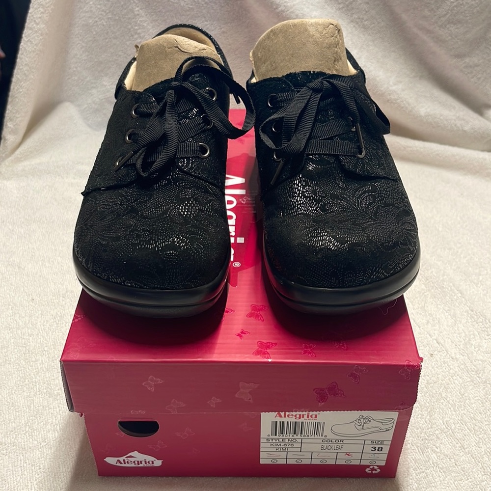 NIB never worn euro 38 Algeria tie shoes black smoke free house